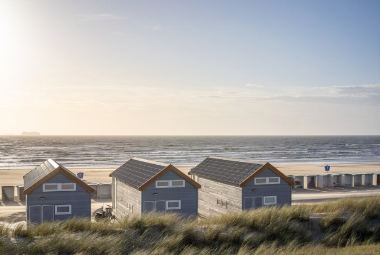 Picture of homes near the oceanfront.